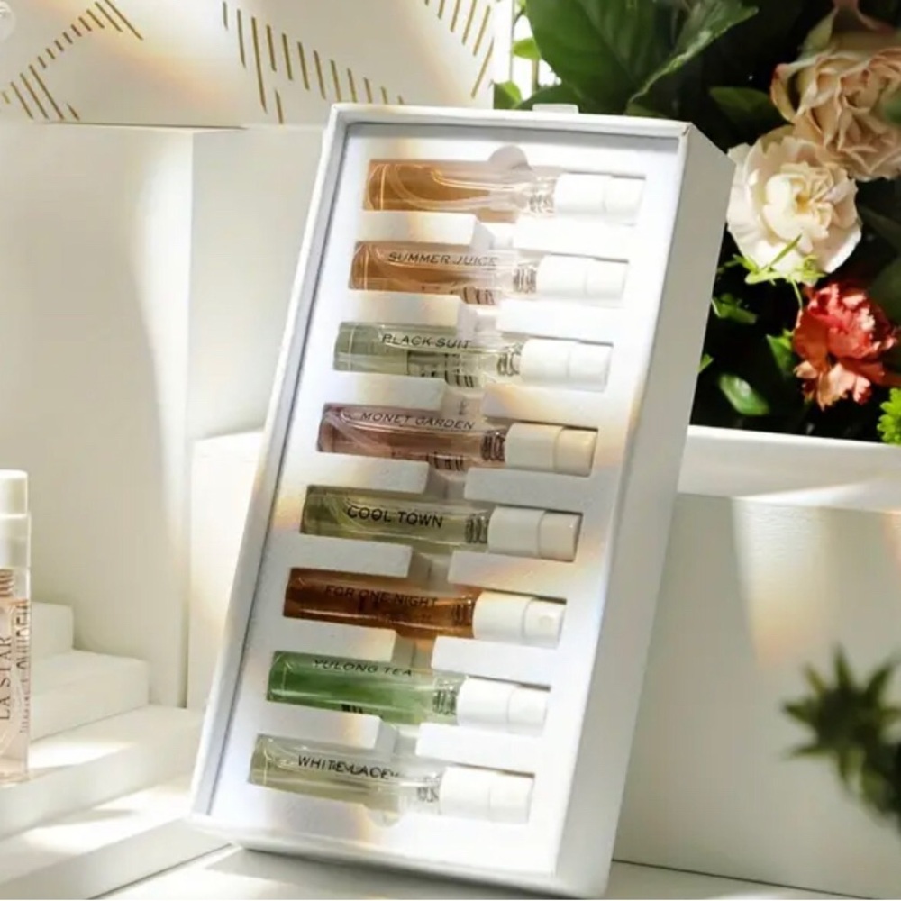 Bran new still in box perfume set 😋